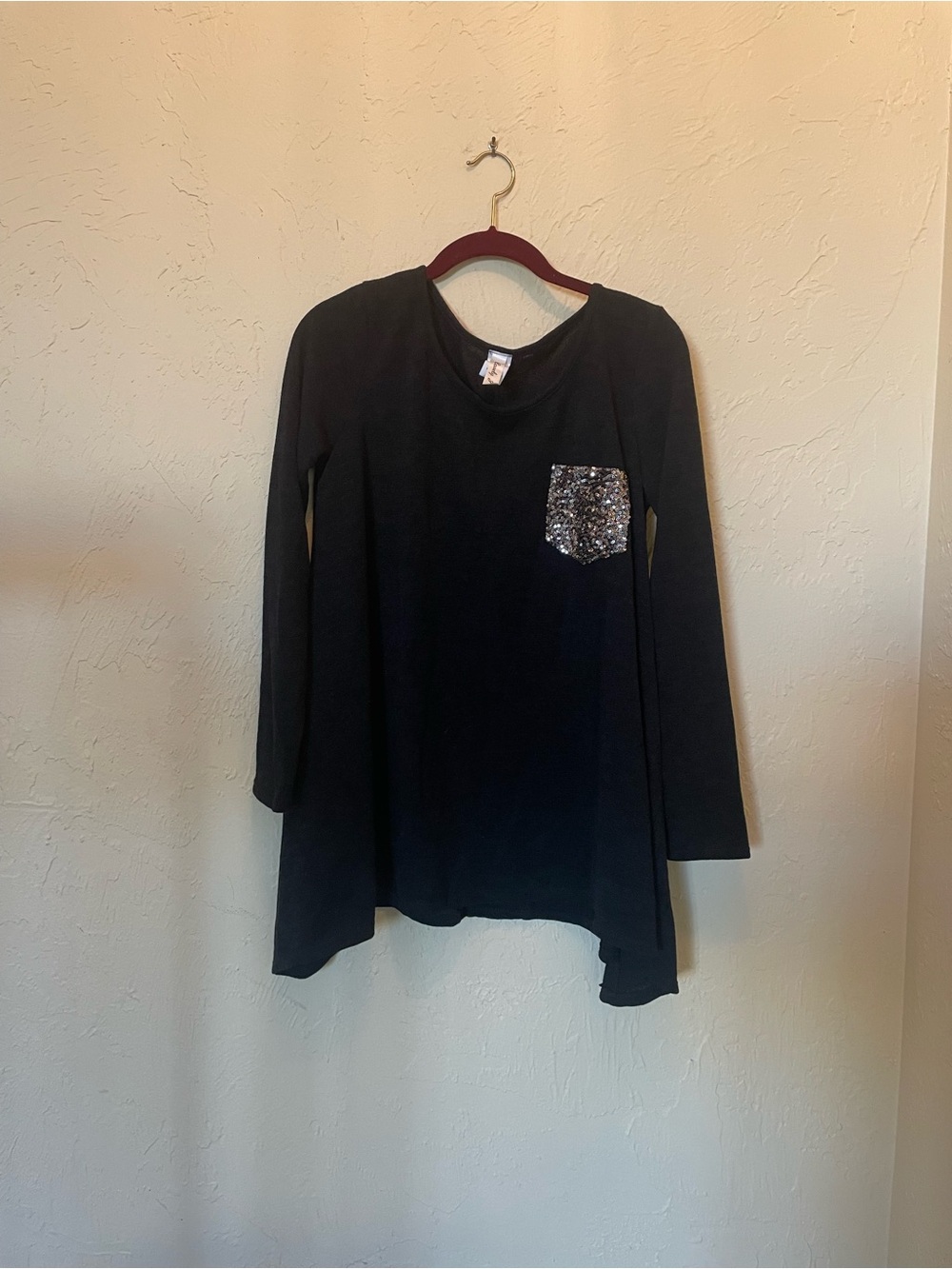 Black Women's Crewneck Long-Sleeve Top with Sequin Pocket